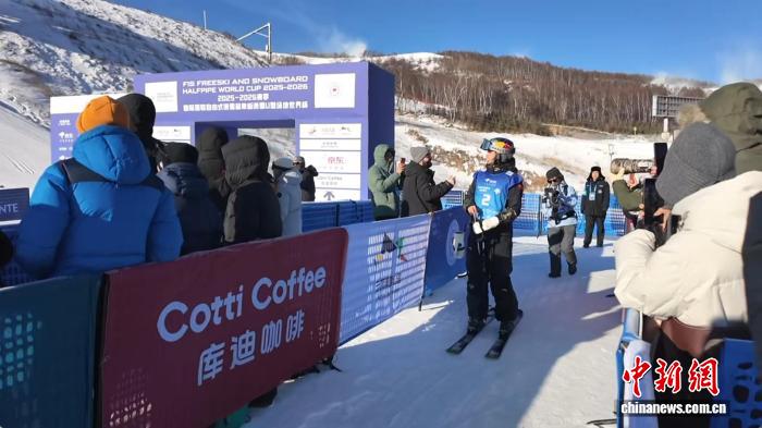 云顶站女子自由式滑雪U型场地世界杯：中国三名