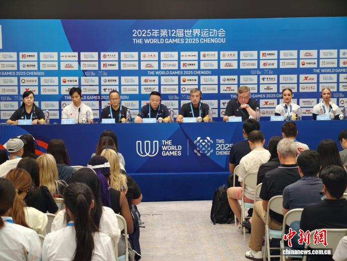 佩鲁雷纳强调龙舟与武术