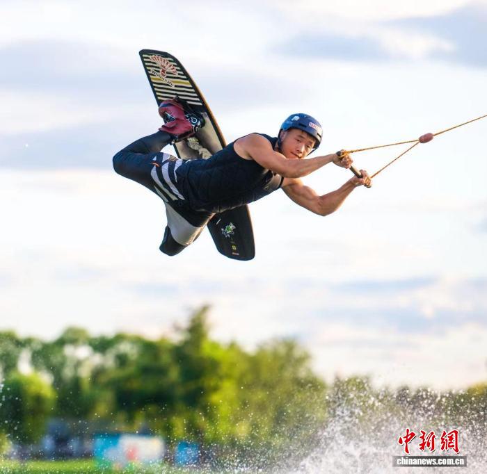 成都世运会开幕式彝族点火手阿卢晓波：时刻做