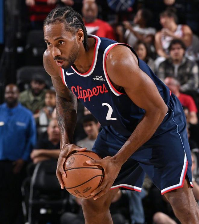 伦纳德强势回归助快船复仇尼克斯，西部排名跃