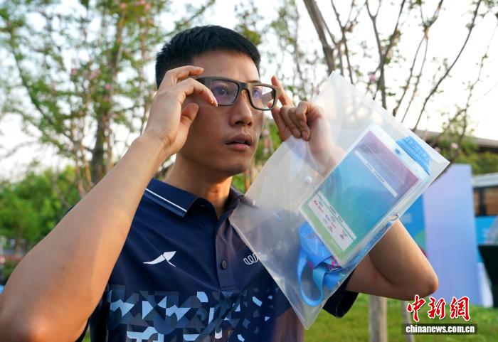 成都世运会科技产品亮相 智能机器人助威赛事