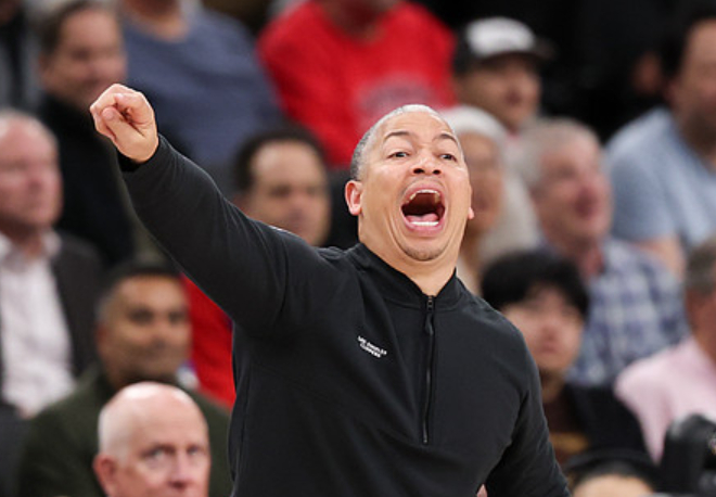 泰伦-卢坦言快船内线防守漏洞致败马刺