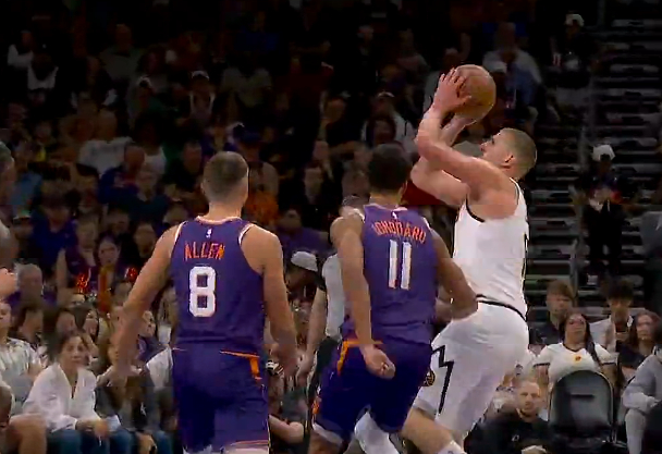 约基奇三双表现助掘金逆转太阳