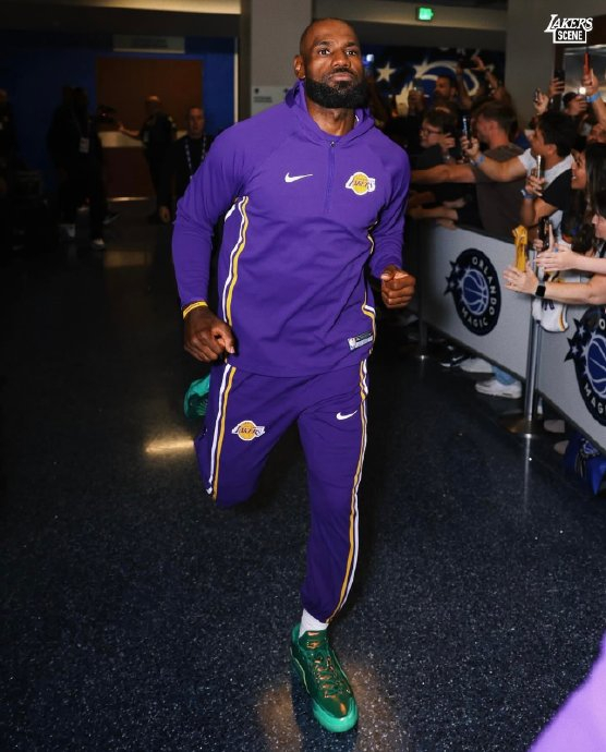 詹姆斯本赛季扣篮次数创新高 命中率94%创生涯新