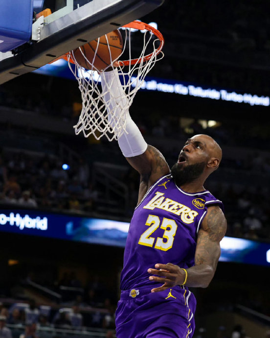 詹姆斯本赛季扣篮次数创新高 命中率94%创生涯新